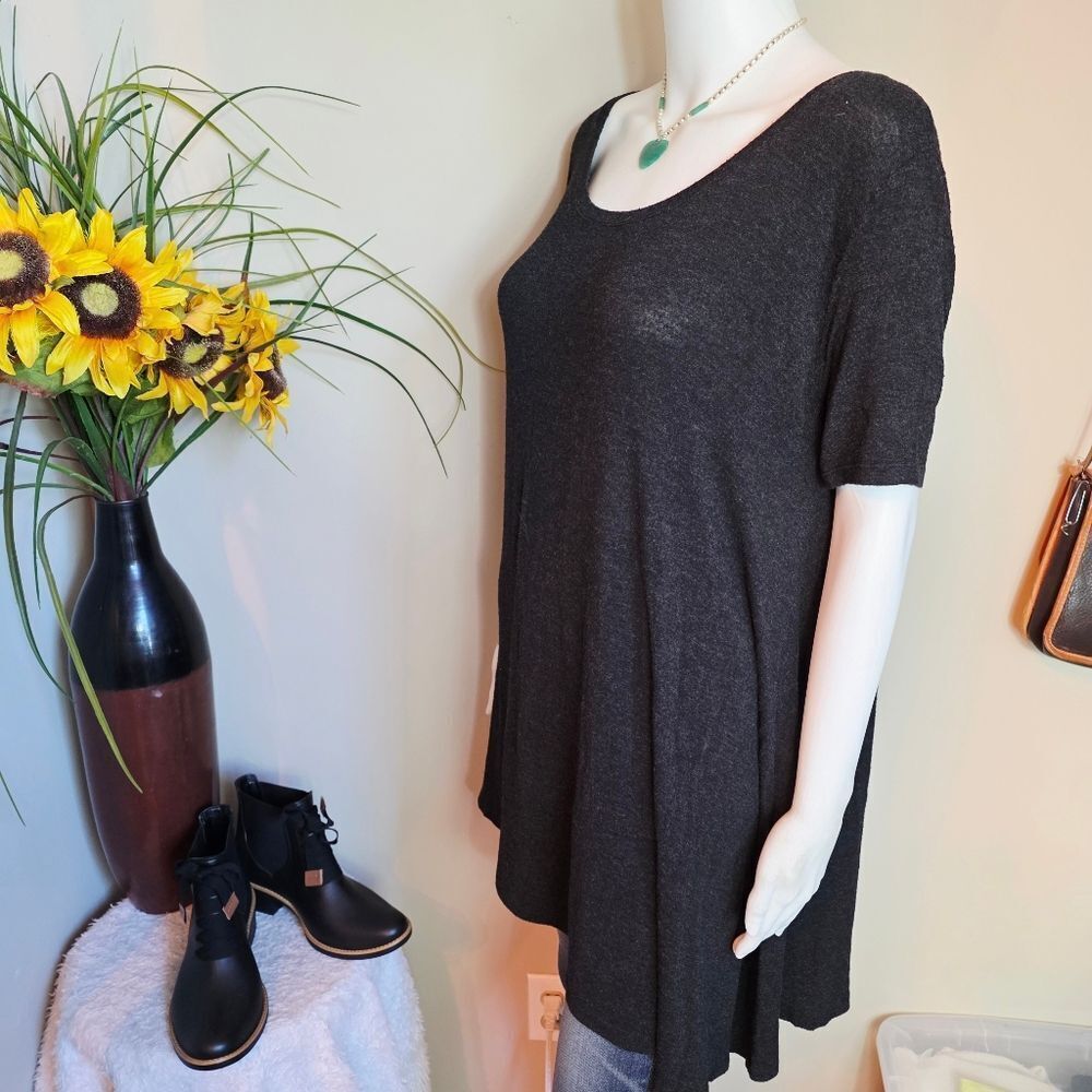 Brandy Melville Charcoal Short Sleeve Tee - Picture 4 of 5